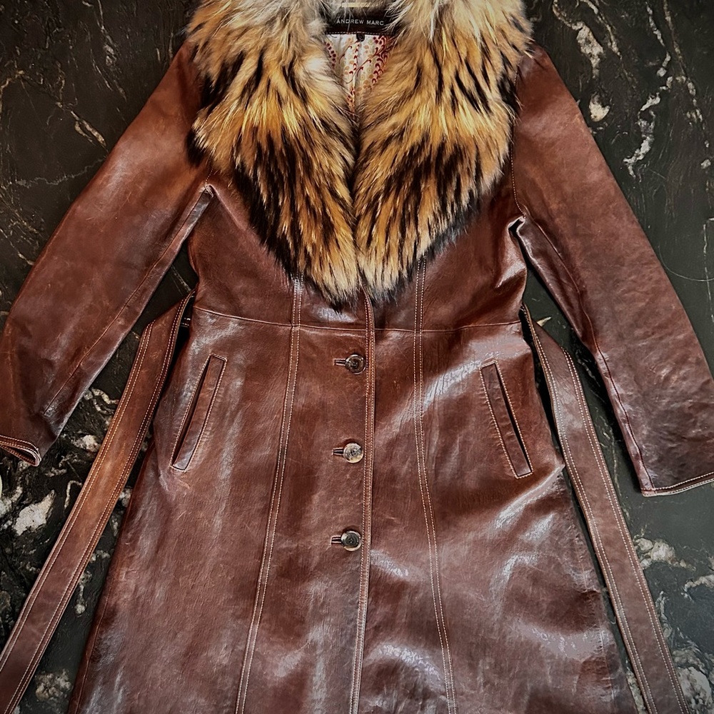 Rugged elegance, Hand-distressed, full-grain leather w real fur collar